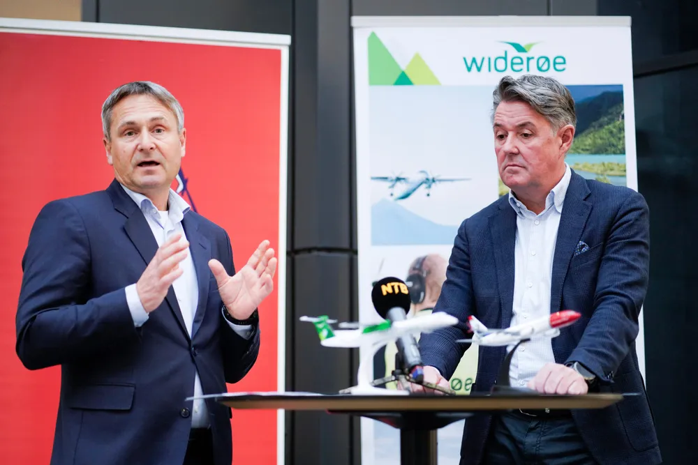 Widerøe-sjef Stein Nilsen (fra venstre) og Norwegian-sjef Geir Karlsen går hardt ut mot Konkurransetilsynet før en endelig avgjørelse om Norwegian får kjøpe Widerøe.