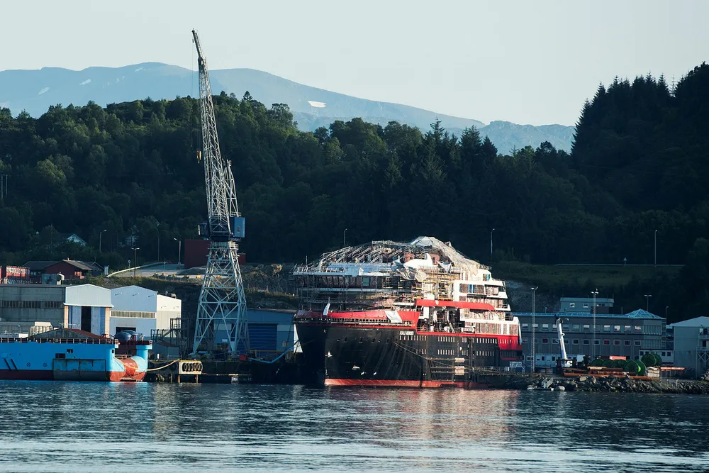 Kleven Verft i Ulsteinvik bygger Hurtigruteskipet Roald Amundsen og tre andre. Når det er levert har verftet ingen flere kontrakter i ordreboken.