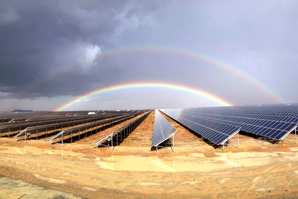 Det er for få norske investorer i disse markedene, med noen få hederlige unntak, som Scatec Solar og KLP, skriver Tellef Thorleifsson. Her fra Scatec Solars solpark i Kalkbult i Sør-Afrika.