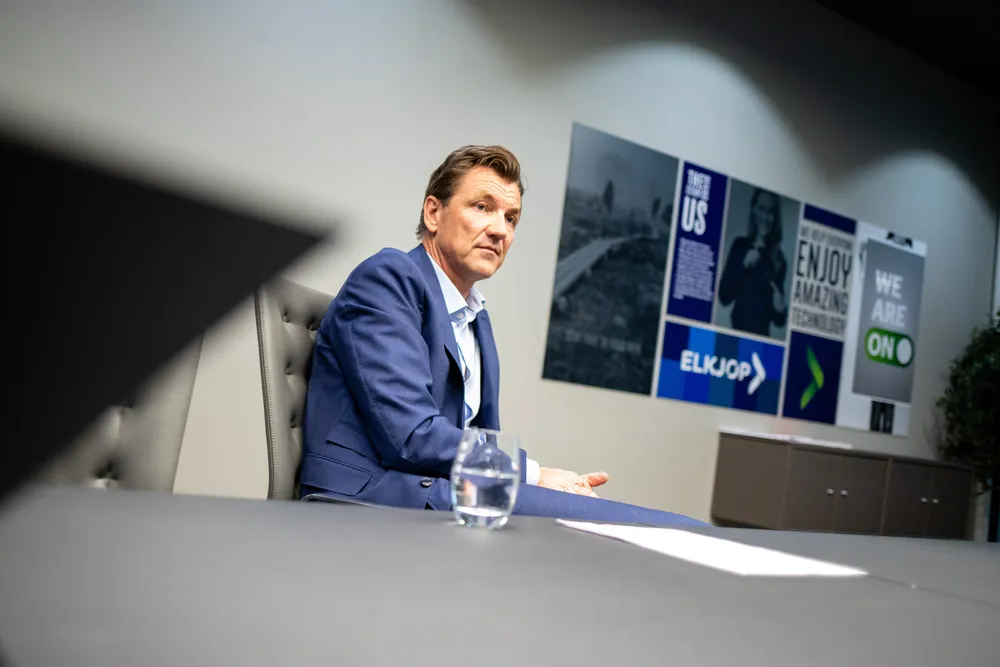 – Det er en voldsom ubalanse i markedet med altfor mye varer, og kanskje spesielt i vår bransje, sier Elkjøp-toppsjef Erik Sønsterud.