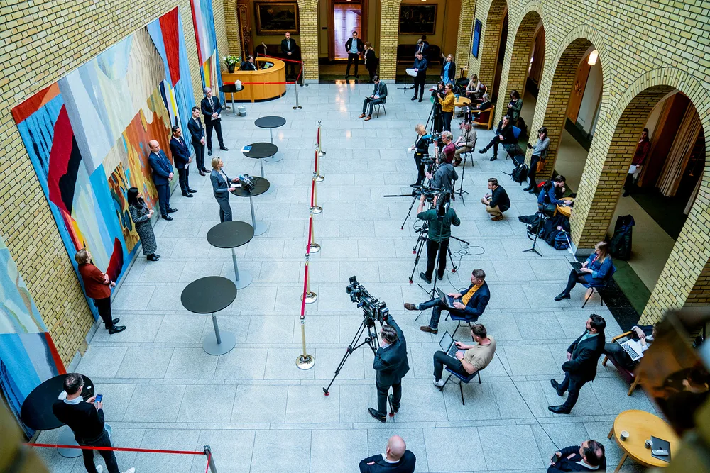 I våre kommuner og på Stortinget jobber vi dag og natt for å gi trygghet i en utrygg tid, skriver artikkelforfatteren. Regjeringens tredje krisepakke er blitt forhandlet i Stortinget.