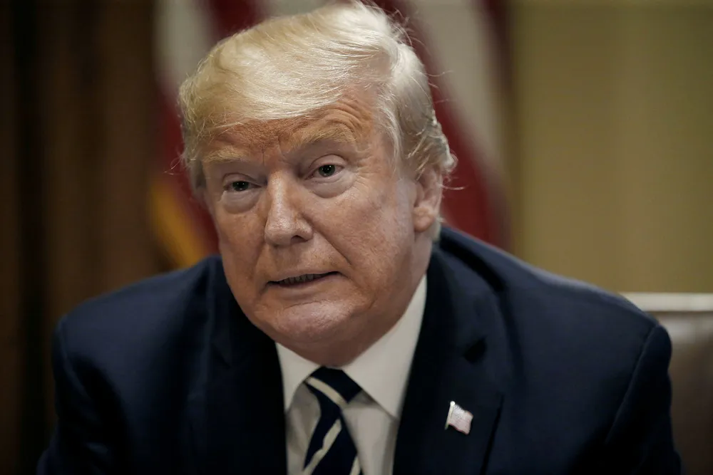 Trump bruker åpenbart tollen for eget gjenvalg. Han har lovet å redde arbeidsplasser i USA. Selv om tollen tar flere enn han redder, er han tro mot sine kjernevelgere, skriver artikkelforfatteren. Foto: Leah Millis/Reuters/NTB Scanpix