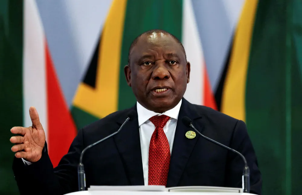 Sør-Afrikas president Cyril Ramaphosa slår tilbake mot sin amerikanske kollega Donald Trump, som han mener er trangsynt, splittende og ripper opp gamle sår fra kolonitiden.