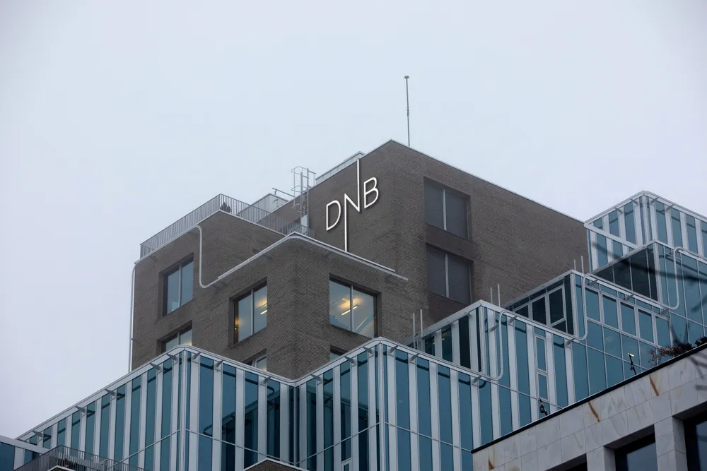 Bankene har ofte pant i byggene og strengere lånebetingelser, som kan gi dem en hånd på rattet, skriver Magnus Vie Sundal.