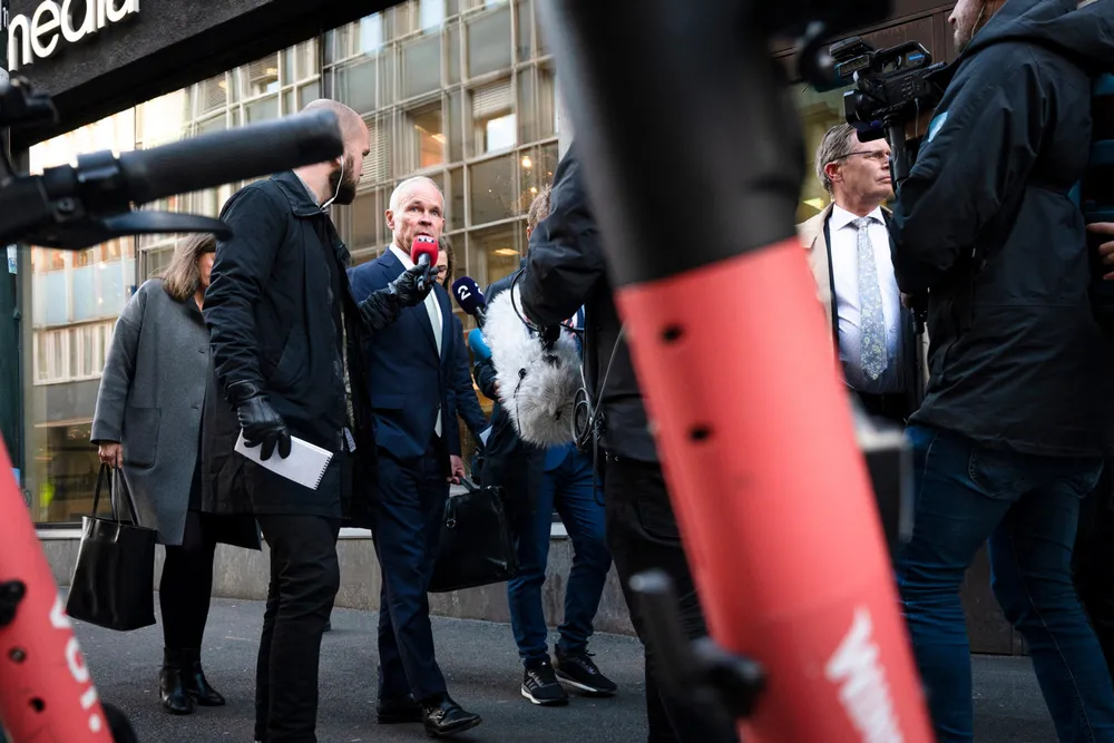 Finansminister Jan Tore Sanner øker avgiftene for ladbare hybrider.