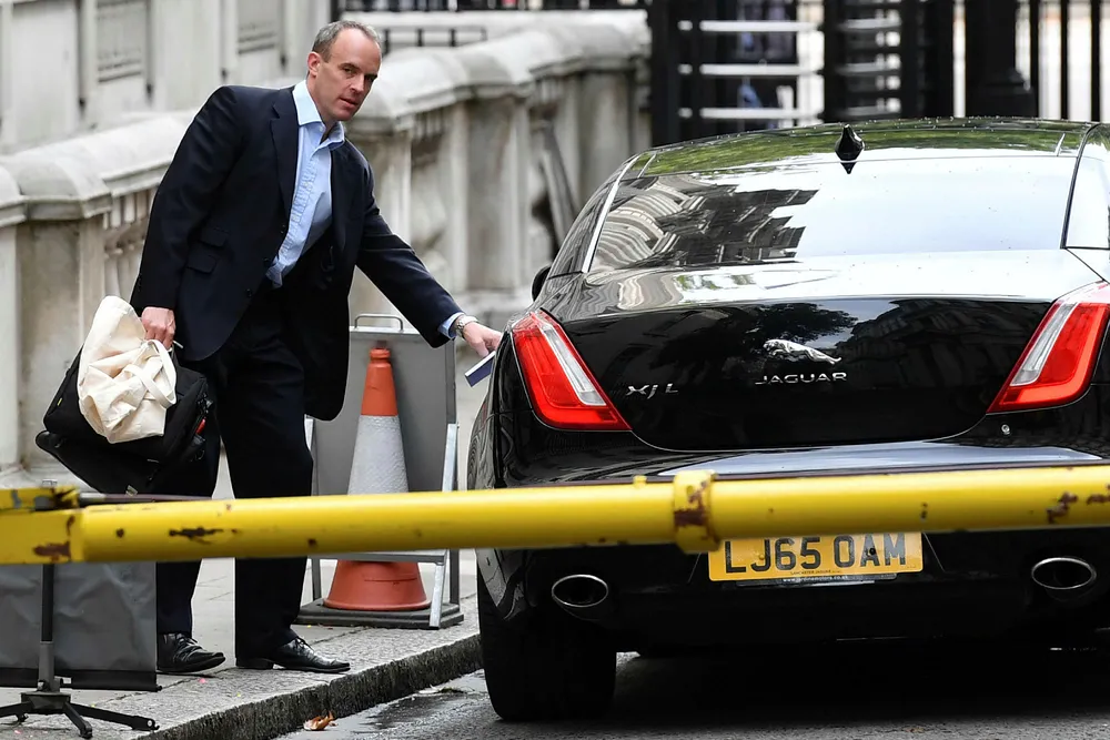 Brexit-minister Dominic Raab har dårlig tid, og han sier nå at tidsfristen for brexit kan ryke.