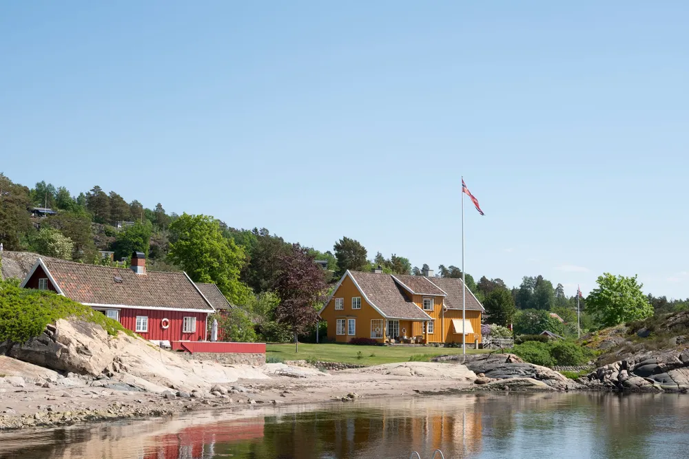 Fritidseiendommen Vadbakkveien 18 A og B i Son ble lagt ut for salg med en prisantydning på 65 millioner kroner.