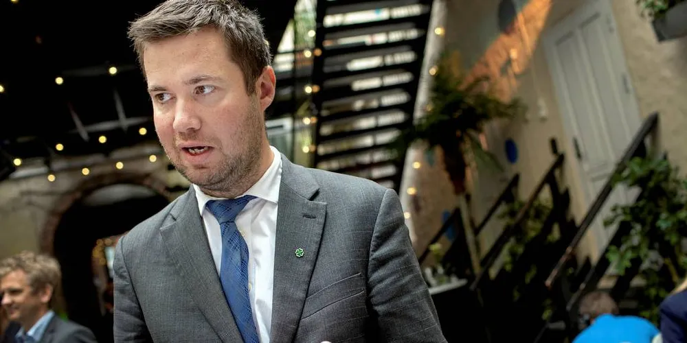 FARLIG: Geir Pollestad, stortingsrepresentant og leder i næringskomiteen, er lite fornøyd med flere av forslagene i regjeringens kvotemelding. Han ser flere av forslagene som farlig for fiskerne og kystsamfunnene.Foto: Brian Cliff Olguin