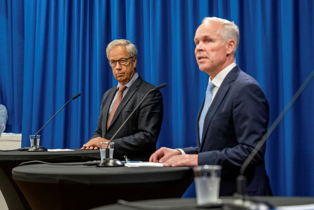 Sentralbanksjef Øystein Olsen (til venstre) og finansminister Jan Tore Sanner holdt pressekonferanse fredag ettermiddag.