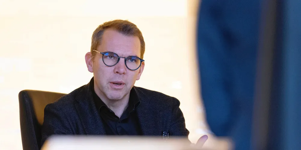 Steffen Syvertsen, konsernsjef i Å Energi, skal investere mellom 1 og 1,5 milliarder kroner i vannkraft hvert år de neste ti årene.