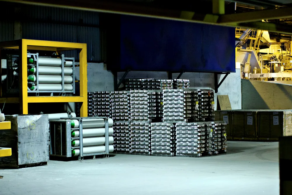 Fremover må norsk eksport utenom olje og gass vokse raskere for å kompensere for fallet i fremtidige oljeinntekter, skriver Otto Søberg og Ivar Slengesol i innlegget. Her er aluminium produsert av Hydro på Sunndalsøra på Nordmøre.
