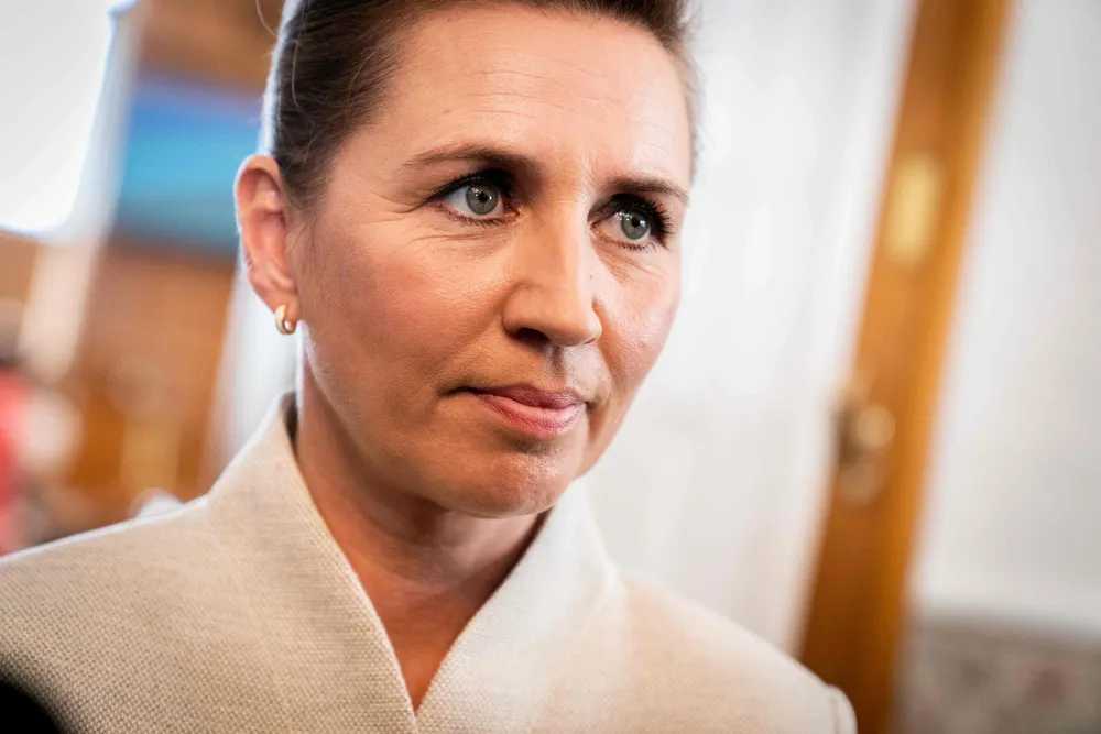 Danmarks statsminister Mette Frederiksen snakker med pressen etter å ha holdt tale i Folketinget tirsdag.