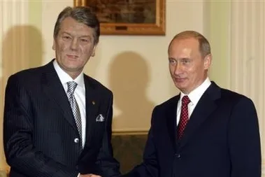 ready to talk: Ukrainian President Viktor Yushchenko, left, and his Russian counterpart Vladimir Putin