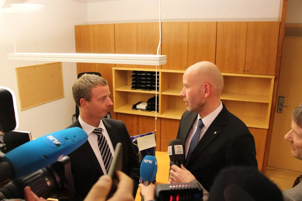 Changing of the guard: former Norwegian Energy Minister Tord Lien (R) and his replacement Terje Soviknes.
