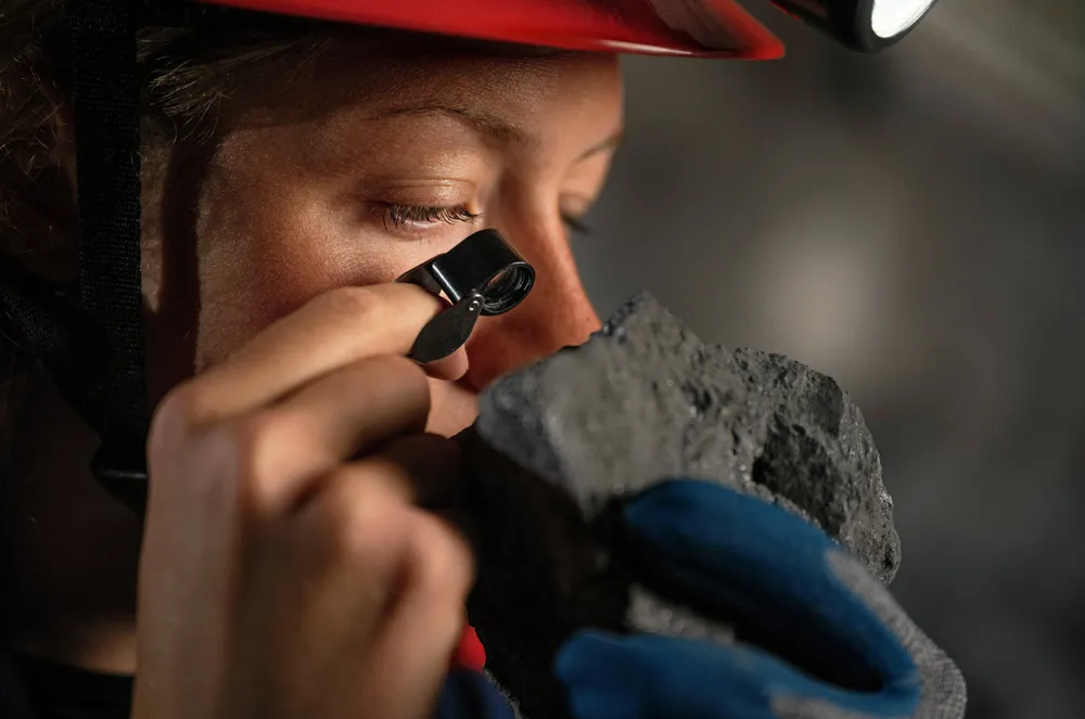 Det er i jernmalm av denne typen de sjeldene metallene befinner seg. Sentralt i å skille metallene fra hverandre står det norske selskapet REEtec.