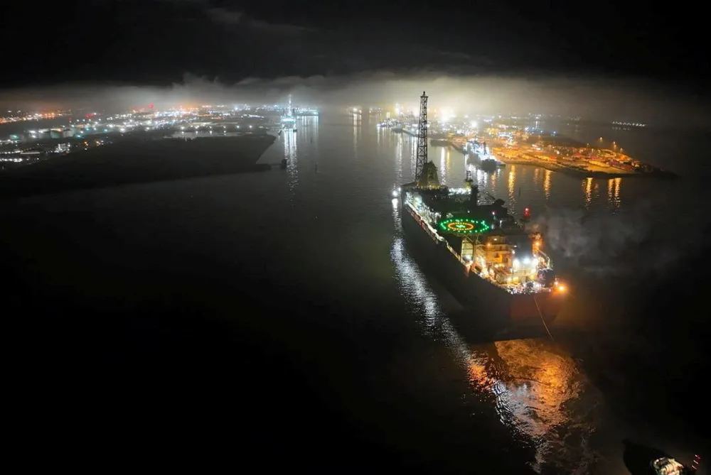 Cenovus' SeaRose FPSO arriving in Harland & Wolff's Belfast yard in March 2024.