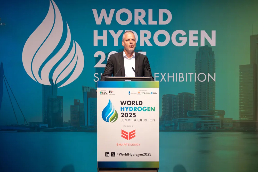 Werner Ponikwar delivering a keynote address to the World Hydrogen Summit in Rotterdam