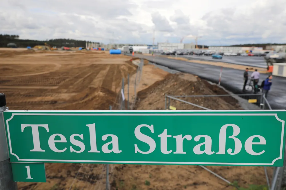 Miljøverhensyn kan forsinke den nye Tesla Gigafactory her i Grünheide utenfor Berlin.