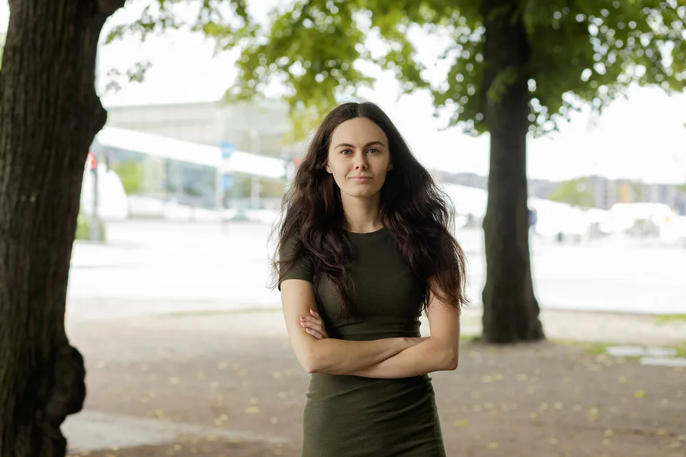 Hedda Moberg vurderte å satse på en karriere i næringslivet innenfor hr, men under koronakrisen endret hun mening. Nå skal hun bli lektor.