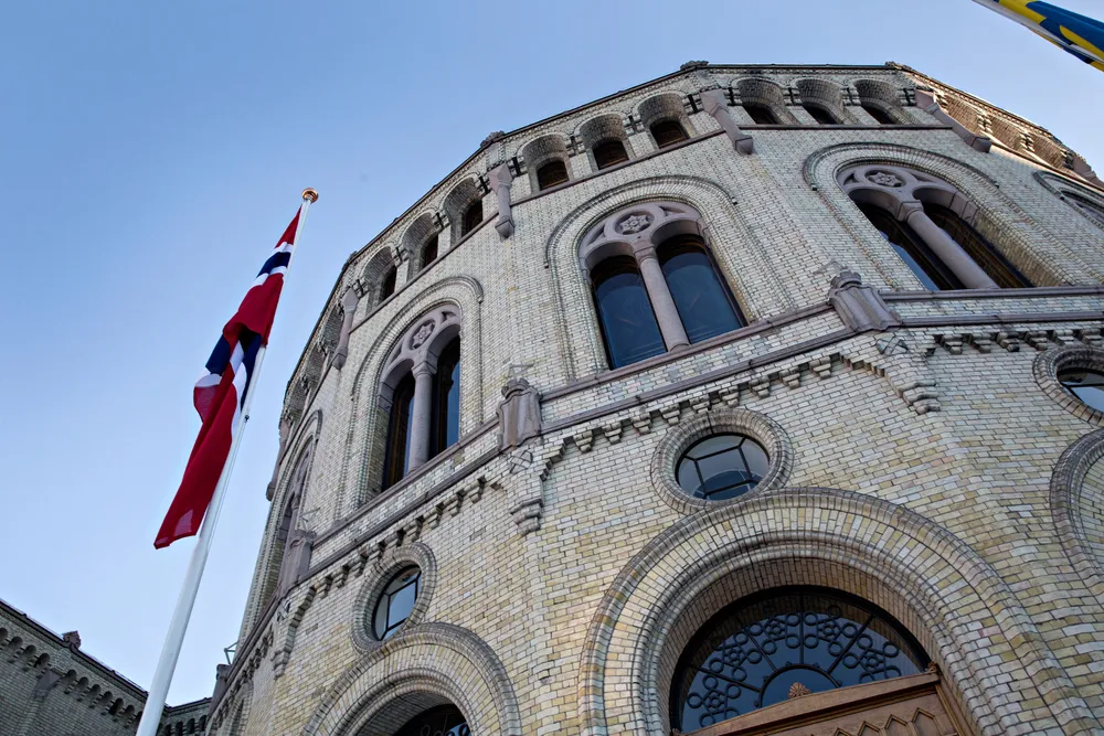 Rødgrønne partier har foreslått for eksempel å ta penger fra Oljefondet til bruk for spesielle formål, skriver Kristin Clemet.