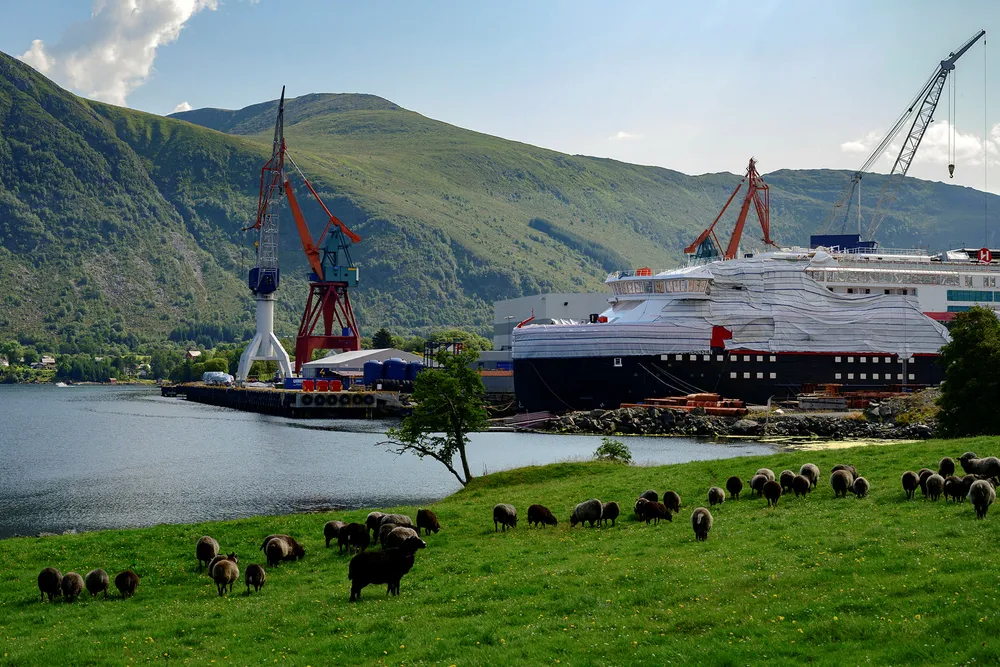 Kleven Verft har slitt i mange år. Det siste store oppdraget var bygging av MS Fridtjof Nansen for Hurtigruten. Nå overtar nye eiere etter konkursen tidligere i sommer.