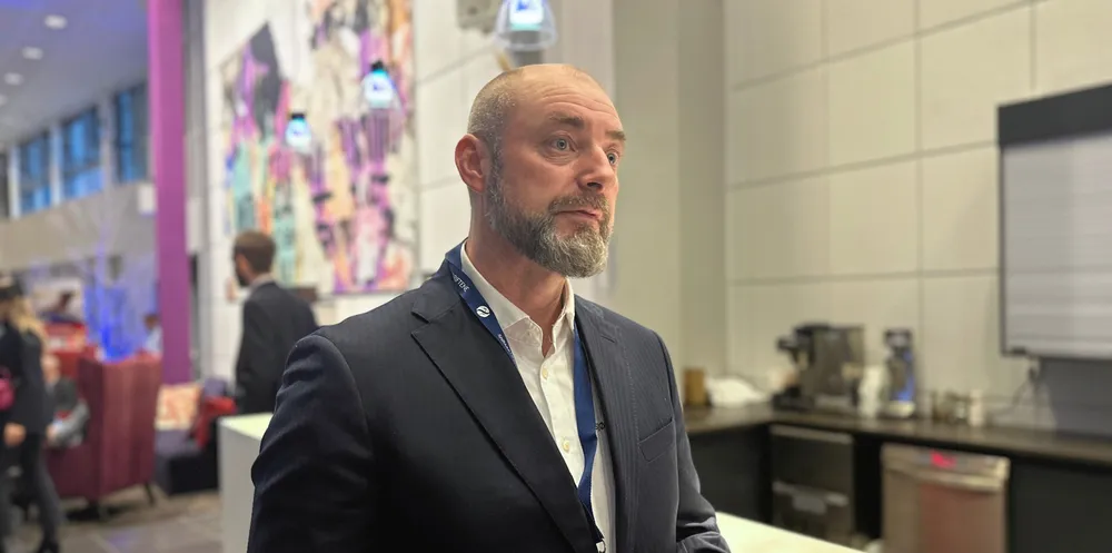 – Dette bare bekrefter at hele saken knyttet til grunnrenteskatt på havbruk er blitt regjeringens største og viktigste prestisjesak. De har gått seg rett og slett bom fast i blautmyra, sier Robert Eriksson i Sjømatbedriftene