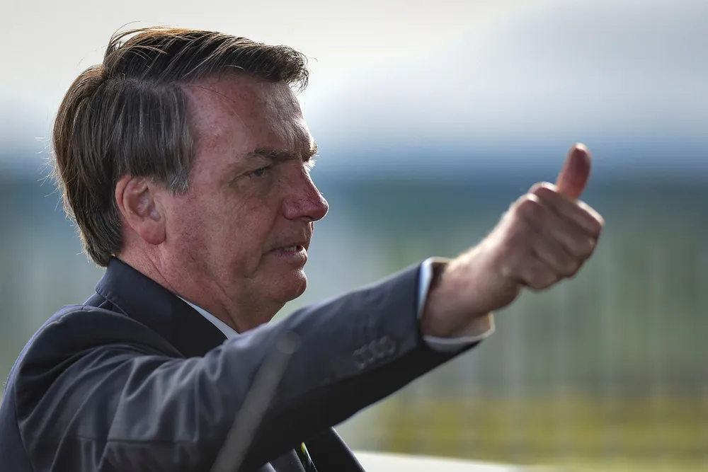 Brasils president Jair Bolsonaro mener at landet ikke kan la seg stoppe opp på grunn av koronapandemien.