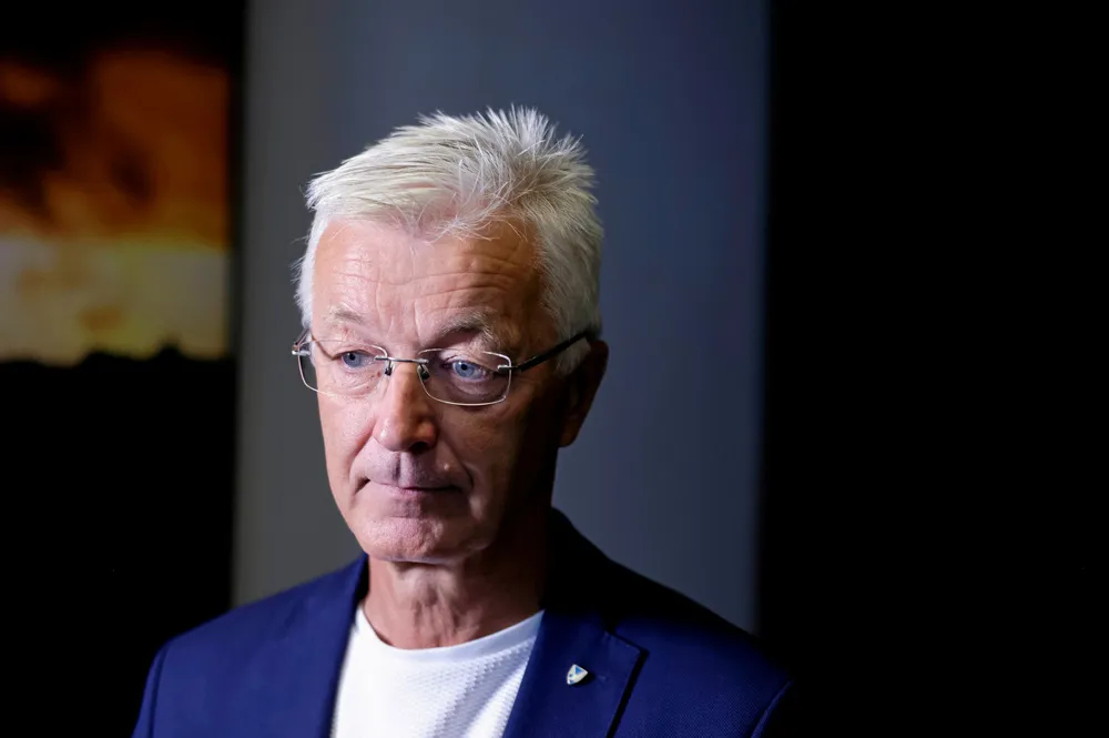 Fylkesordfører Jon Askeland (Sp) i Vestland vil ikke utfordre aksjonæravtalen i Sogn og Fjordane Energi.