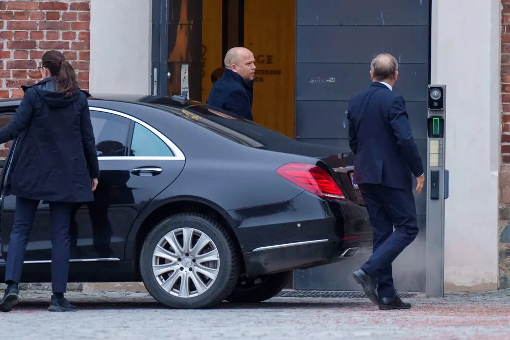 Finansminister Trygve Slagsvold Vedum (Sp) ankommer Statsministerens kontor på Akershus festning torsdag.