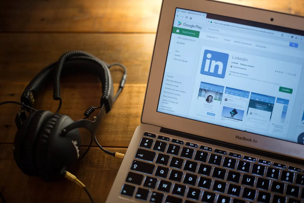 Psykiske problemer er selvsagt et enormt tabu i arbeidslivet. For en realitetssjekk er det bare å ta en titt på utstillingsvinduet Linkedin, skriver artikkelforfatteren.