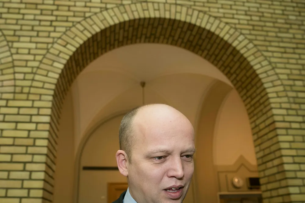 Trygve Slagsvold Vedum i vandrehallen i forbindelse med muntlig spørretime i Stortinget. Foto: Pedersen, Terje