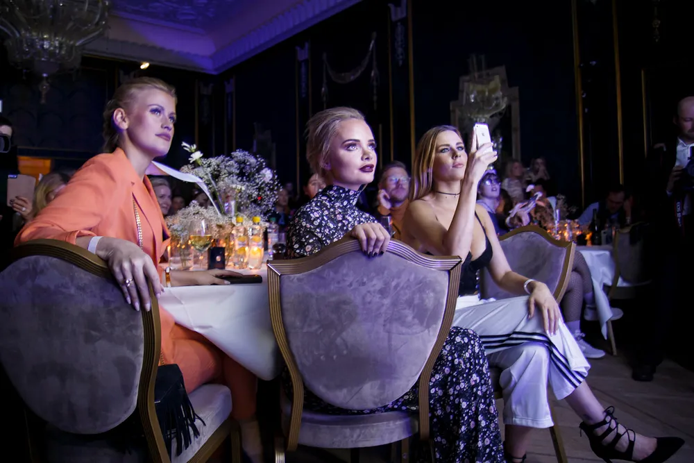 Bloggerne Sophie Elise og Anette Marie Antonsen under Vixen Blog Awards. Foto: Heiko Junge / NTB scanpix