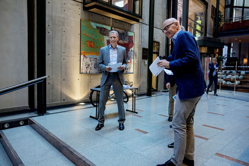 Rolv Erik Ryssdal, konsernsjef i Schibsted (til venstre) og Didrik Munch, konsernsjef Schibsted Norge ASA la frem tall for andre kvartal i tirsdag. Foto: Fredrik Bjerknes