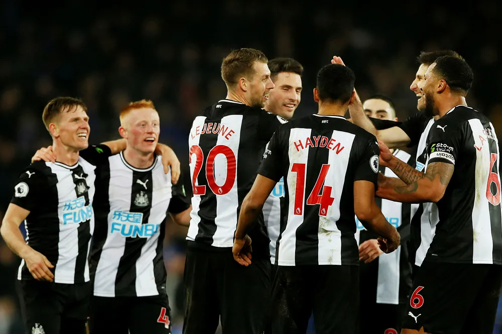 Tyneside-klubben Newcastle United, som figurerte tungt i filmen «Goal» fra 2005, skal ifølge WSJ nærme seg å bli kjøpt opp. Avbildet er Newcastle-spillere som feirer mål i 2-2-kampen mot Everton tidligere denne uken.