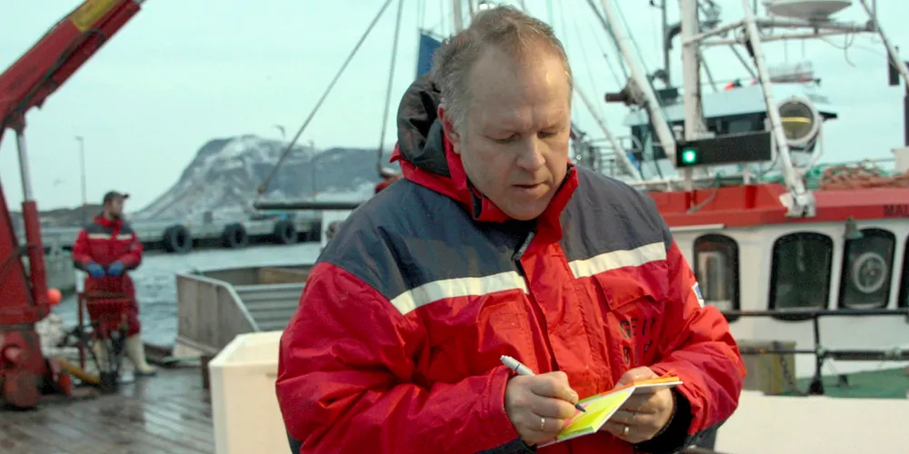 SKEPSIS: Geir Børre Johansen ved Røst Sjømat noterer seg at fiskerne er skeptisk til å bruke kystfiskeappen for å få levere ved fiskebruket.