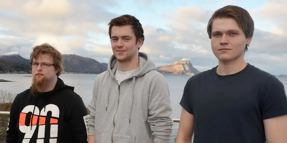 Lærlingeordningen gir god uttelling både for rederi og lokal ungdom. Fra venstre: Harald Rydland (24), Daniel Storøy (18) og Kent Hugo Ervik (19). Foto: Einar Lindbæk.