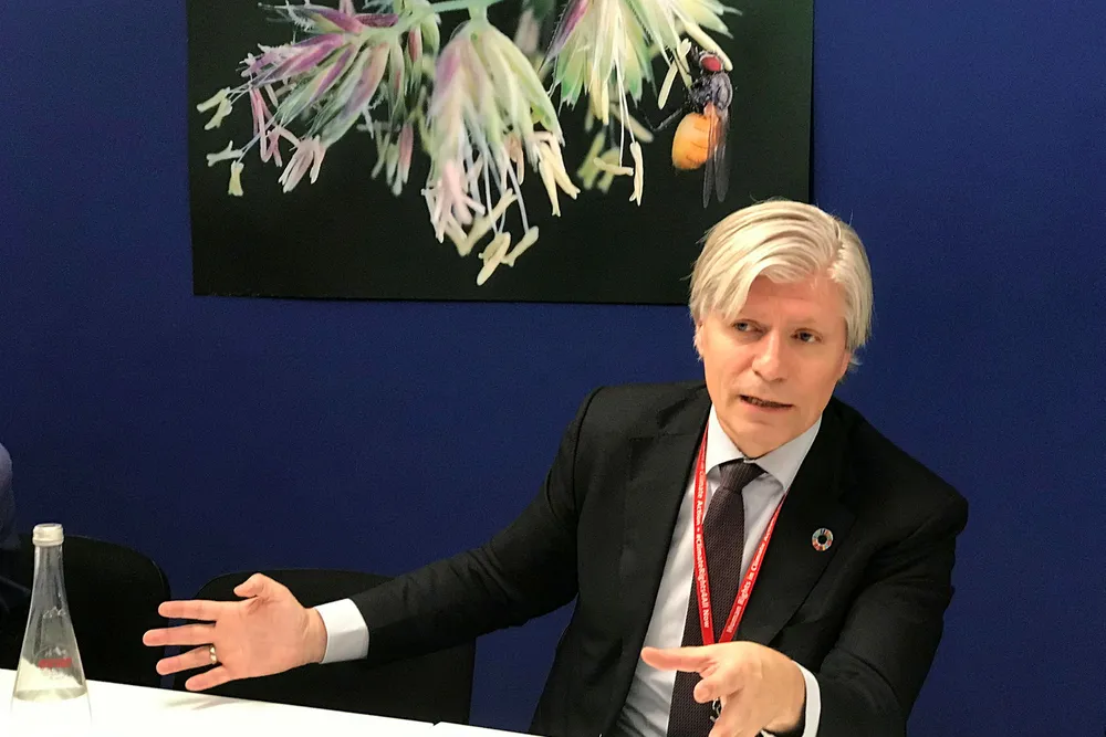 Klima- og miljøminister Ola Elvestuen har fått i oppdrag å løse en av de vanskeligste flokene under klimamøtet Cop 25 i Madrid.