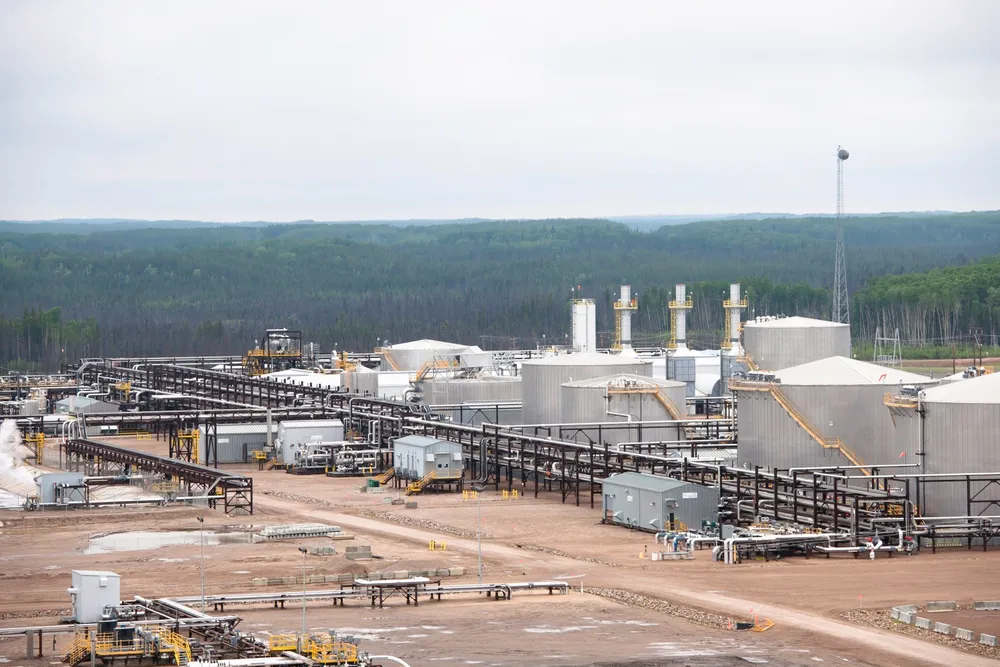 Statoil sells out of Canada oil sands