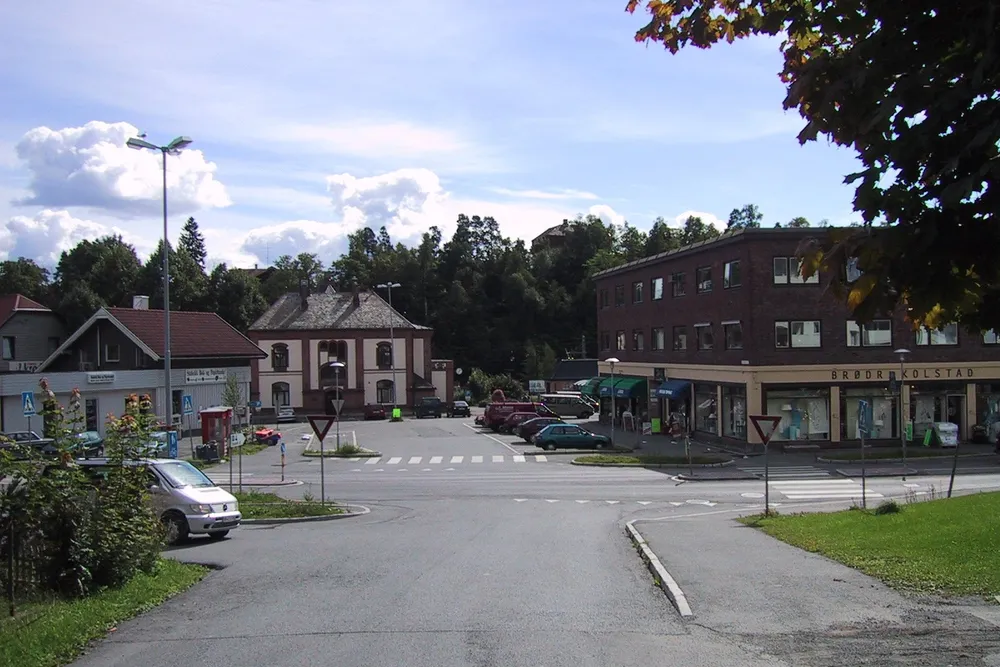 På Stabekk (bildet) skal det bygges 200 nye boliger. Utbyggere står i kø, men må vente på gate- og byromsplanen, hvor fylket har innsigelser, skriver Elisabeth H. Gjølme.