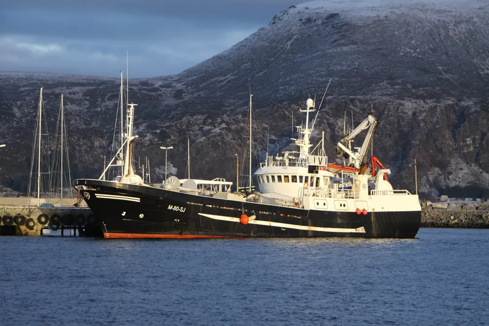 44,5 meter lange «Sea Hunter» er 37 år og verdien ligger i en ny snøkrabbetillatelse.