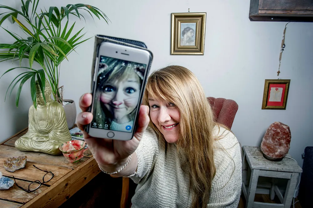28 prosent av damer over 60 år er på Snapchat. Tidligere barne-tv-profil, Eli Rygg, er en av dem. Foto: Gorm K. Gaare