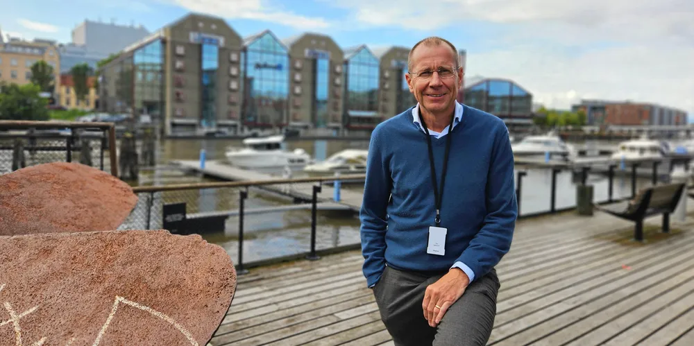Tor Lønnum er administrerende direktør i Kverva. Investeringsselskapet har nylig flyttet inn i de kontorene som Norway Royal Salmon (NRS) hadde før, rett ved Nidelven i Trondheim sentrum.