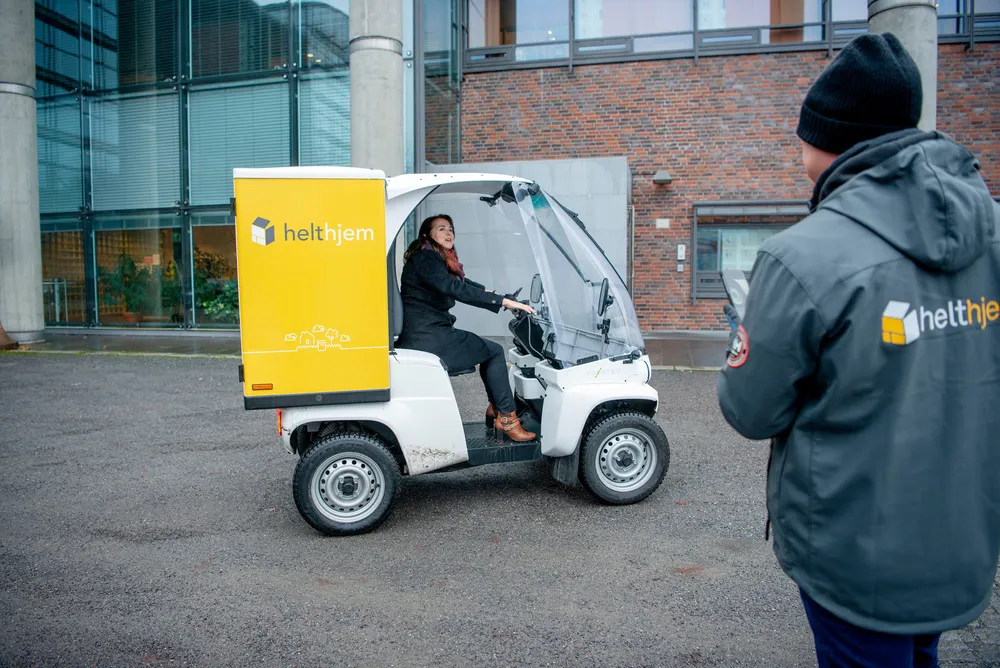 Cathrine Laksfoss og Schibsted Ecommerce & Distribution satser tungt på hjemleveringstjenester som Helthjem. Nå skal nettverket brukes til å håndtere nye løsninger for returvarer.
