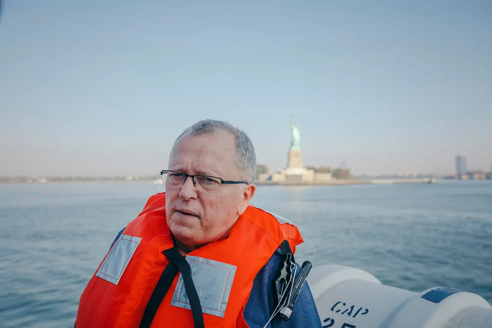 For to uker siden var konsernsjef Eldar Sætre i New York for å snakke om selskapets satsning på havvind utenfor millionbyen. Torsdag får norske myndigheter overrakt de detaljerte planene for milliardprosjektet Hywind Tampen som skal brukes til å elektrifisere deler av Snorre- og Gullfaksfeltene.