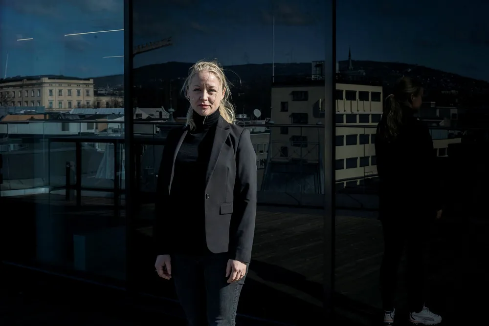 Advokat Hedvig Bugge Reiersen i Wikborg Rein gir råd til selskaper som er i utbytteskvis – om de skal droppe utbytte eller kjøre på mens koronaviruset stanser Norge og inntektene.