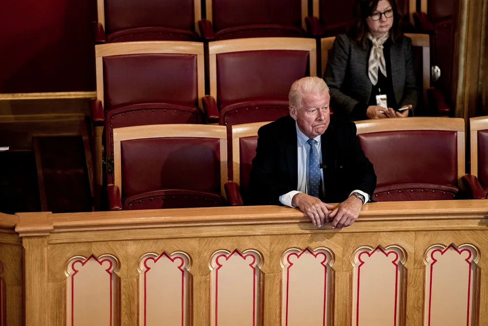 Carl I. Hagen, vararepresentant i Stortinget møtte opp som tilskuer da Stortinget behandlet et forslag fra Ap om at Stortingsrepresentanter og vararepresentanter ikke kan sitte i Nobelkomiteen. Foto: Fartein Rudjord