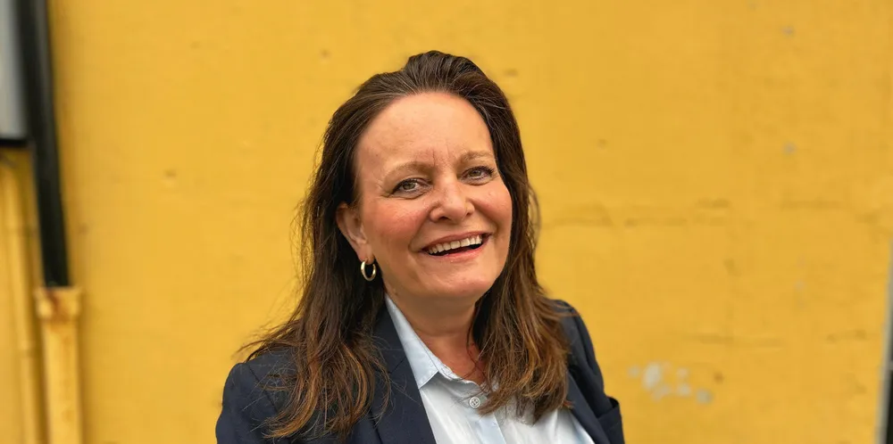 Under Husøydagan kom politikerne med den etterlengta meldingen om at Husøy havn skal med i neste års statsbudsjett. Det gleder Rita Karlsen, administrerende direktør i Brødrene Karlsen AS.