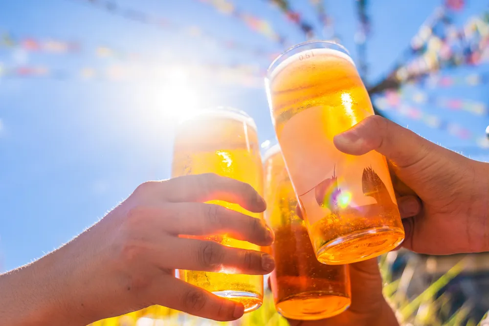 De med høyest inntekt har mest liberale holdninger til alkohol, inkludert å drikke foran barn.