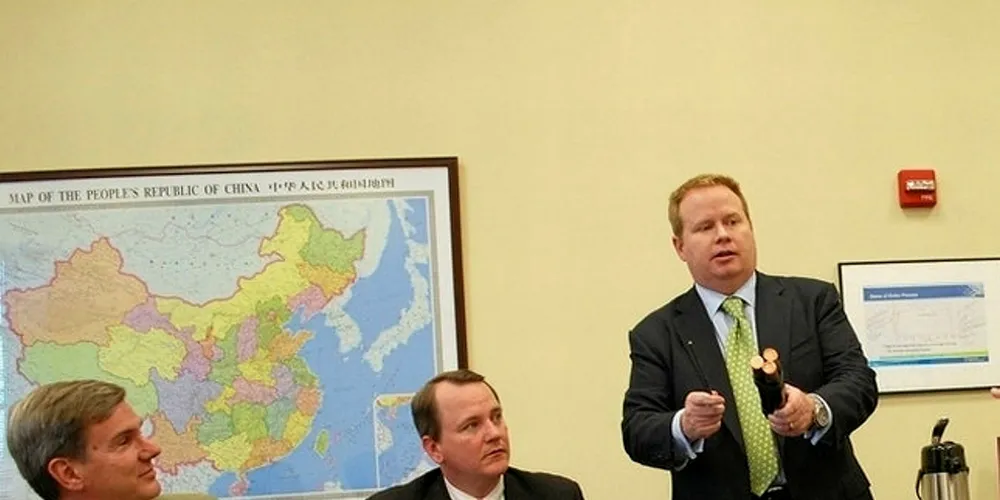 AMSC chief executive Dan McGahn (right)