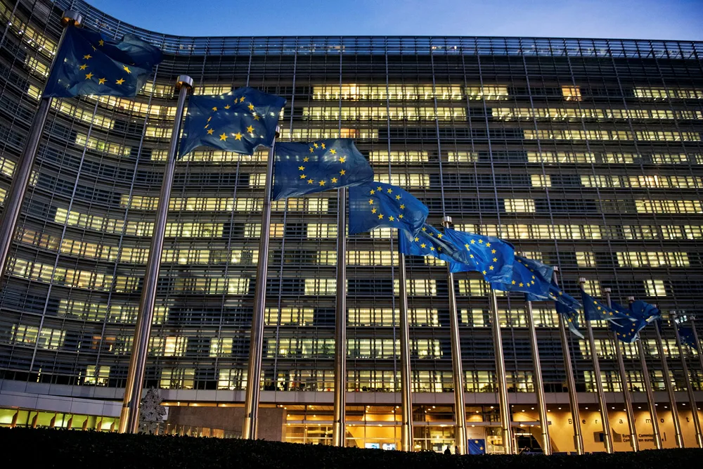 33.000 byråkrater i Brussel lager regler for Norge. Svært få av dem er nordmenn.
